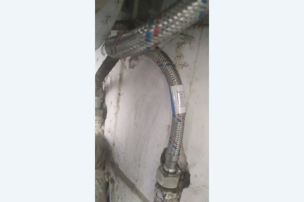Emergency leak repair kit for urgent valve, connector and temporary isolation support